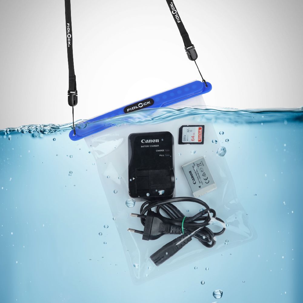 Fidlock Waterproof Phone Case Maxi blue transparent submerged in water