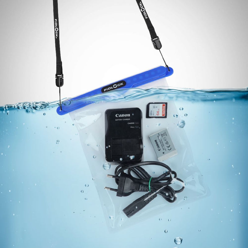 Fidlock Waterproof Phone Case Maxi blue transparent submerged in water