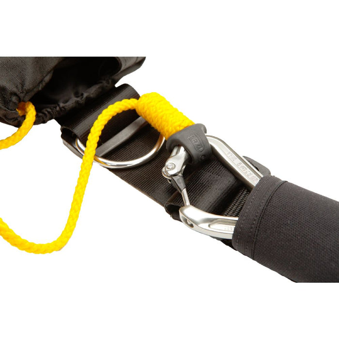 HF Towline Plan Sea close up on carabiner
